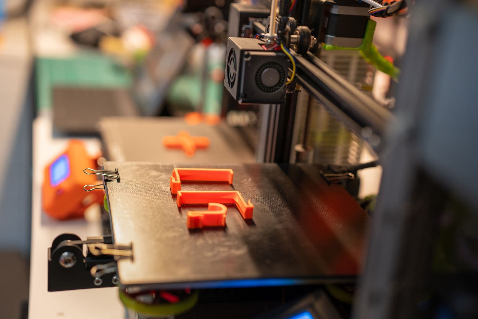 Printed clips and brackets on the printer bed